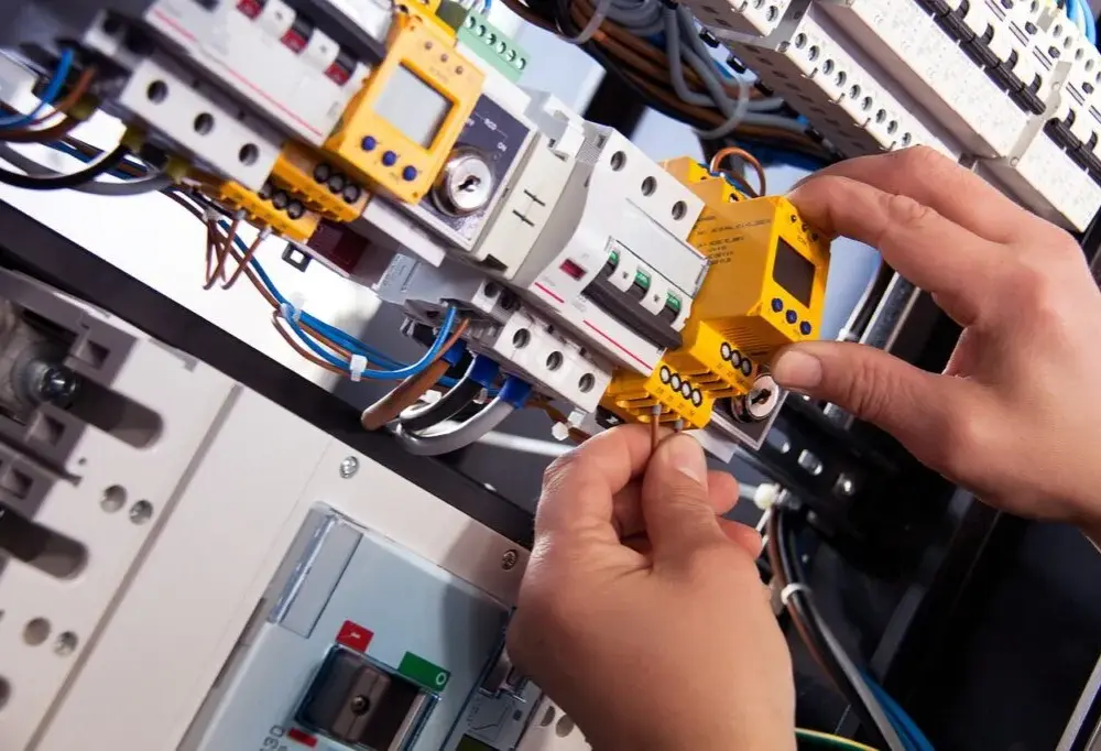 Kurs na elektryka samochodowego - wszystko co musisz wiedzieć na start