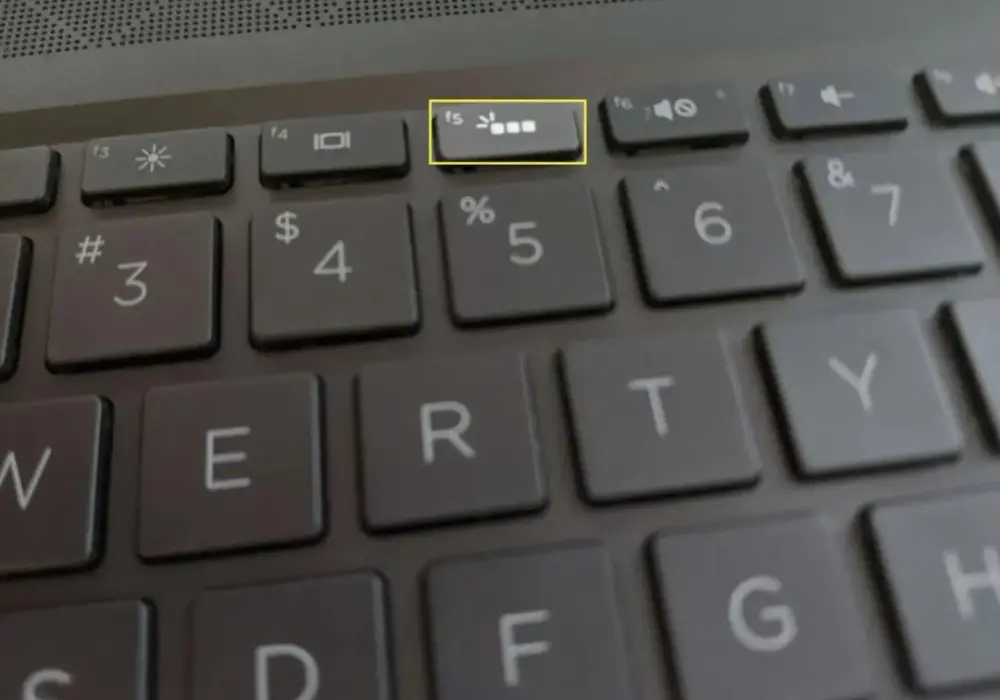 Jak włączyć podświetlenie klawiatury w laptopie? Proste metody i porady