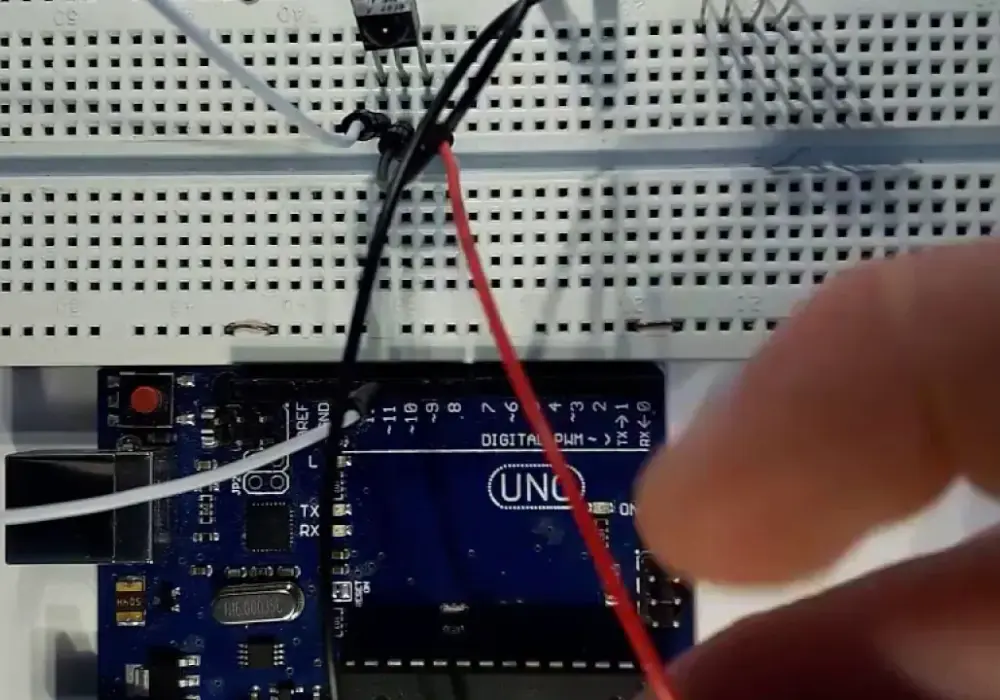 Jak podłączyć odbiornik IR do Arduino: prosty poradnik dla początkujących
