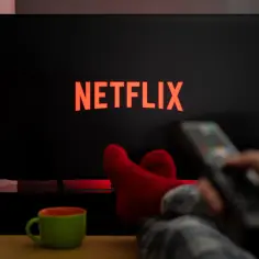 Jak włączyć Netflix na telewizorze? Proste metody krok po kroku