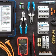 Podstawy dla elektryka: kompletny zestaw wiedzy na start w zawodzie