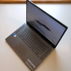 Laptop dla nauczyciela wymagania – co musi spełniać idealny sprzęt?