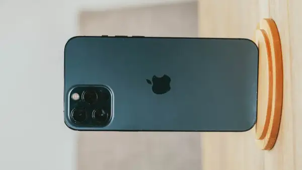 Odnowiony, używany iPhone 12: 10 powodów, dla których nadal warto